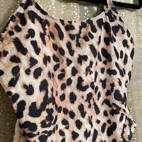 Cheetah/leopard print one piece swimsuit, size XL - Picture 2 of 5